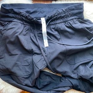 Lululemon dance studio mid rise crop pants